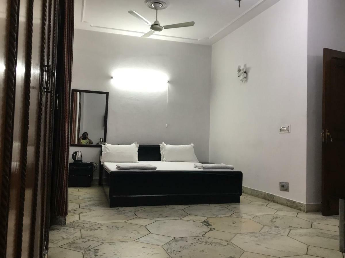 Tatvamasi Homestay Nuova Delhi Esterno foto